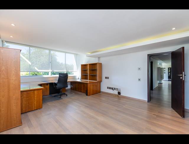 5 BEDROOM FREEHOLD TO LET IN CONSTANTIA